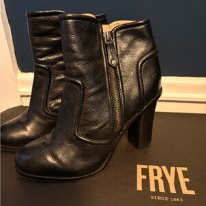 Frye Black Leather Women's Boots/Booties